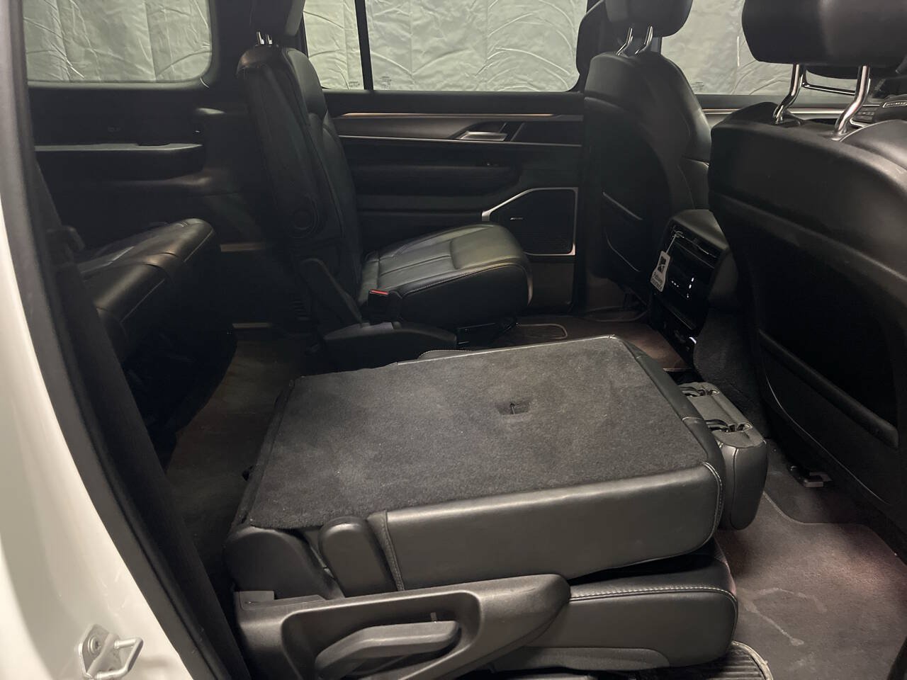 Used 2025 Jeep Wagoneer Series II AWD/4WD image 32