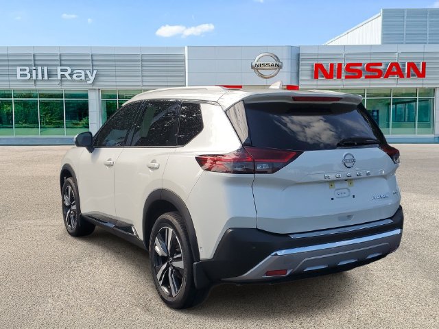 Certified 2023 Nissan Rogue Platinum w/ Platinum Premium Package FWD image 3