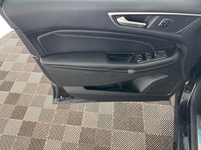 Used 2017 Ford Edge Titanium w/ Equipment Group 301A AWD/4WD image 22