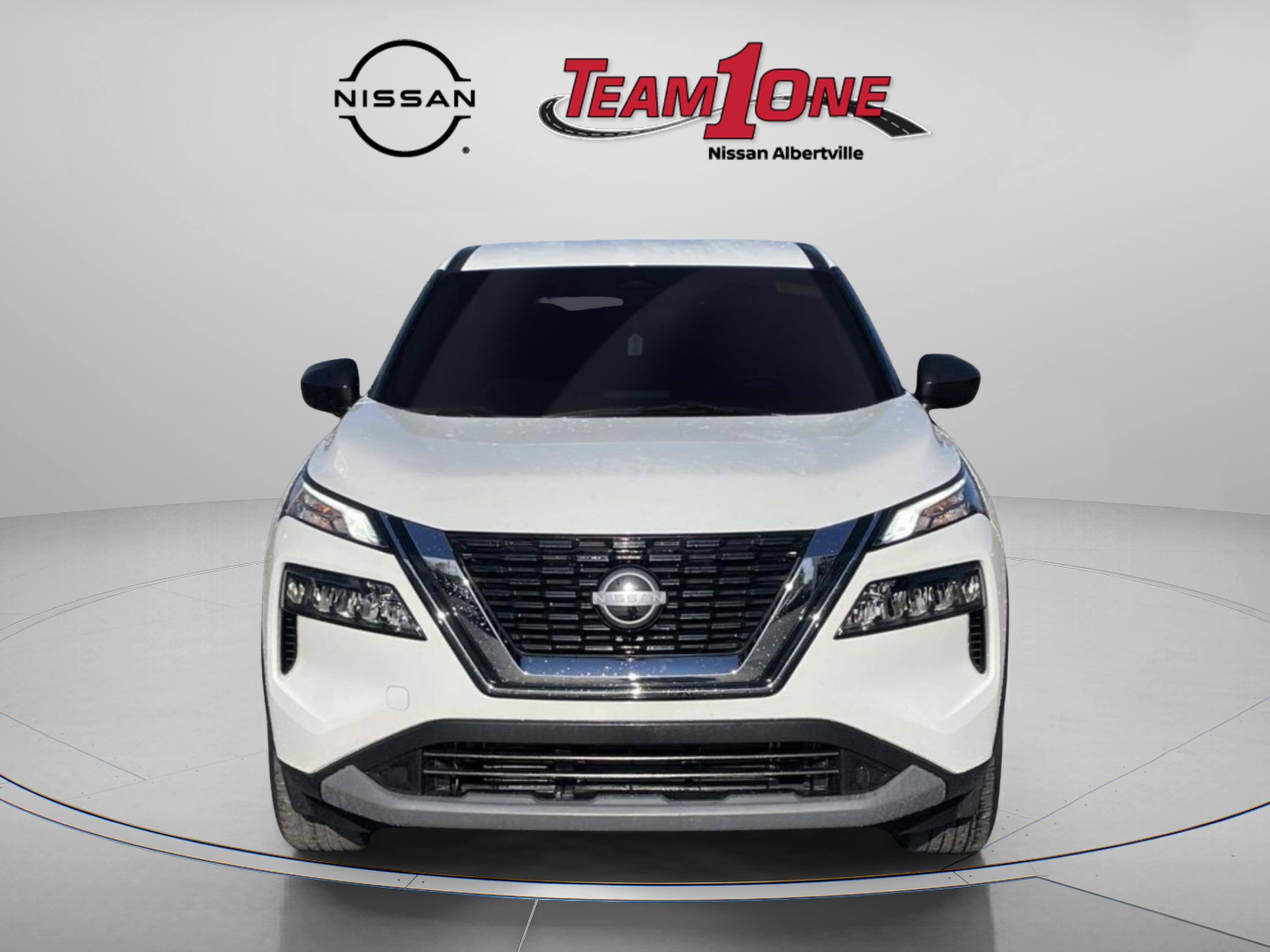 Used 2022 Nissan Rogue S image 2