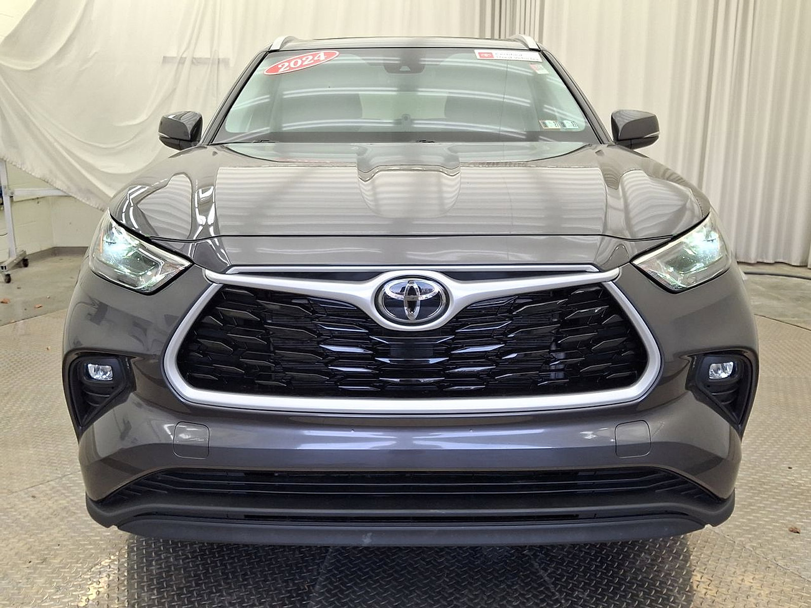 Certified 2024 Toyota Highlander XLE image 29