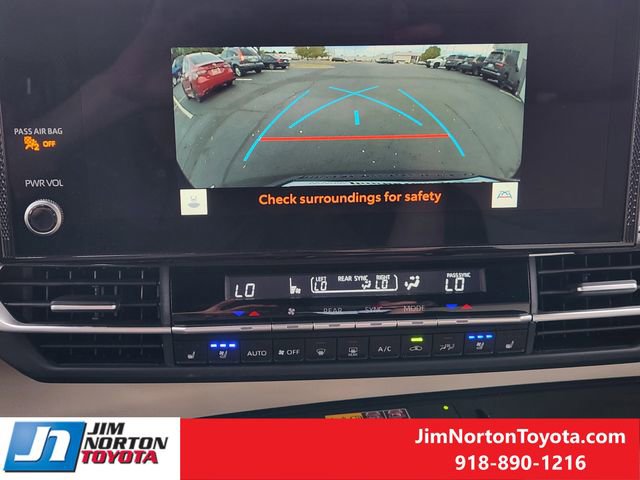 Used 2025 Toyota Sienna Limited image 21