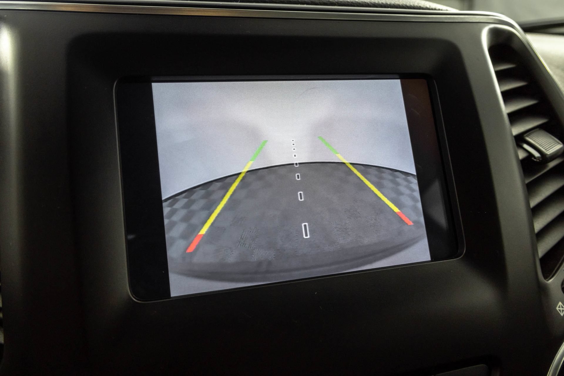 Used 2021 Jeep Cherokee Latitude Plus FWD image 8