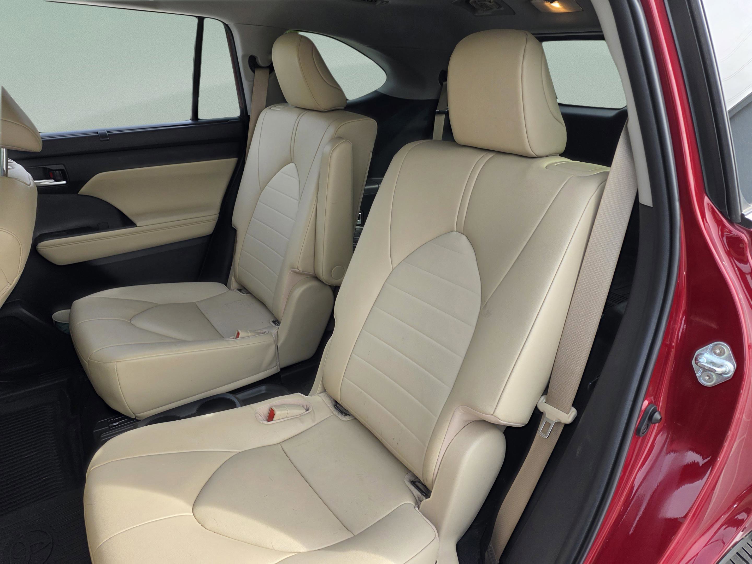 Used 2023 Toyota Highlander XLE image 23