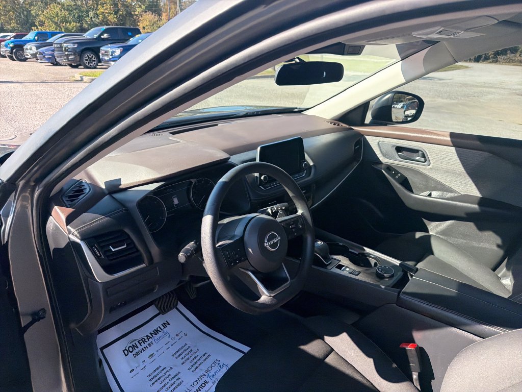 Used 2023 Nissan Rogue S AWD/4WD image 16
