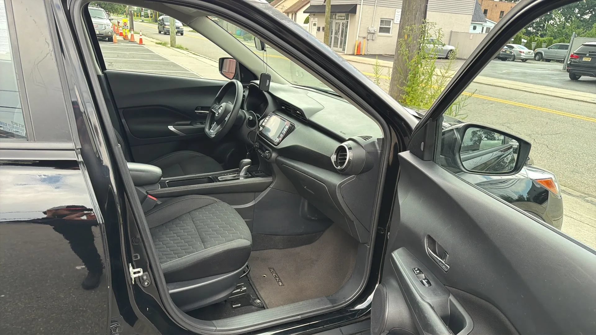 Used 2021 Nissan Kicks SV FWD image 25