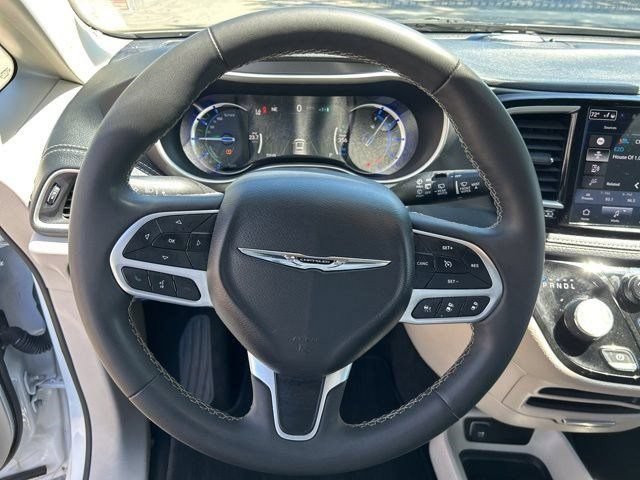Used 2023 Chrysler Pacifica Touring-L FWD image 18