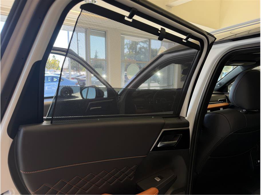 Used 2025 Mitsubishi Outlander 4WD Plug-In Hybrid image 25