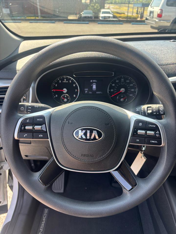 Used 2020 Kia Sorento AWD V6 image 12