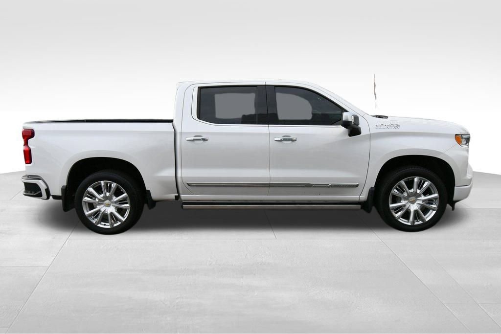 Used 2023 Chevrolet Silverado 1500 High Country w/ High Country Premium Package AWD/4WD image 9