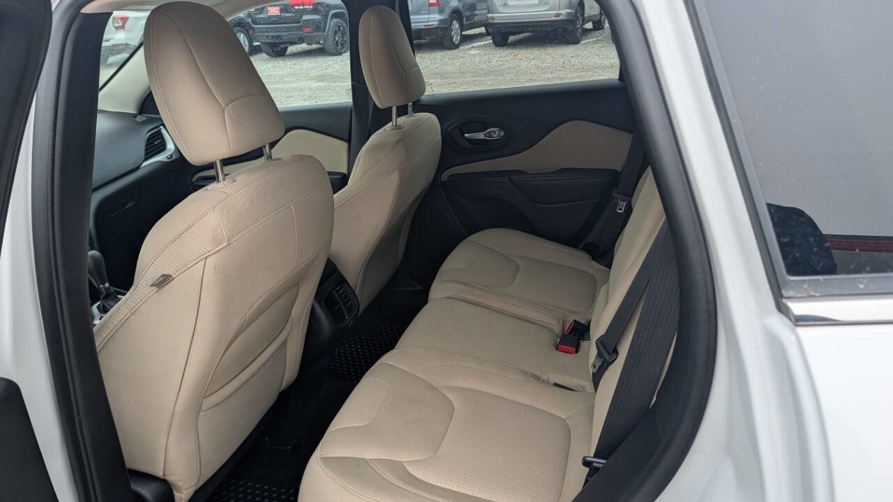 Used 2015 Jeep Cherokee Latitude w/ Cold Weather Group image 17