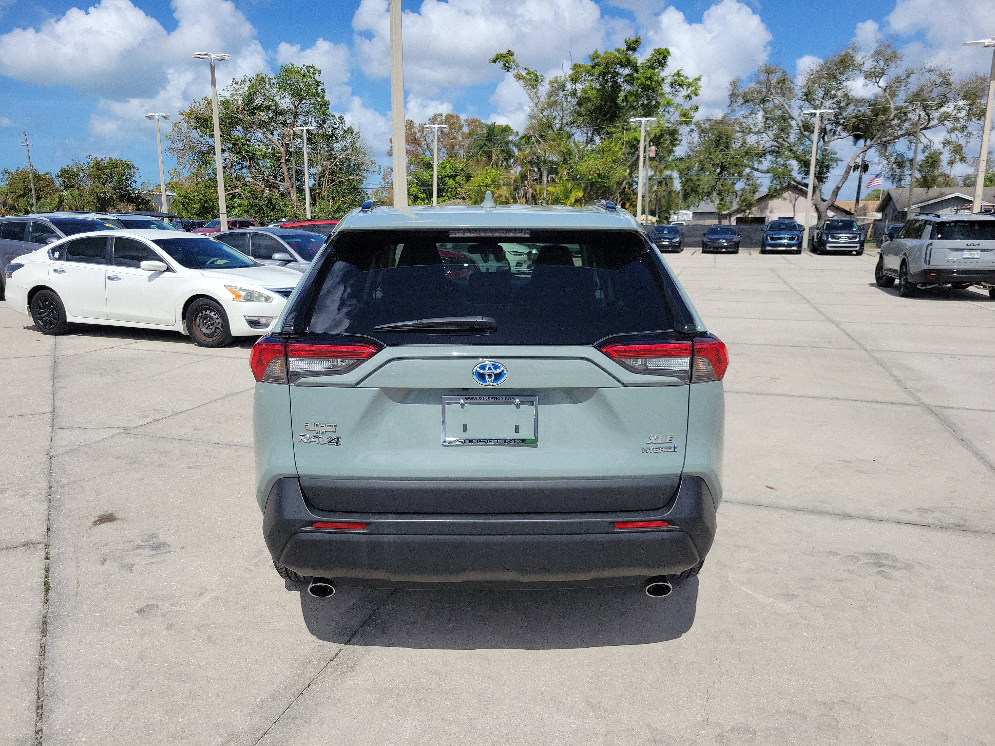 Used 2021 Toyota RAV4 XLE Premium image 5