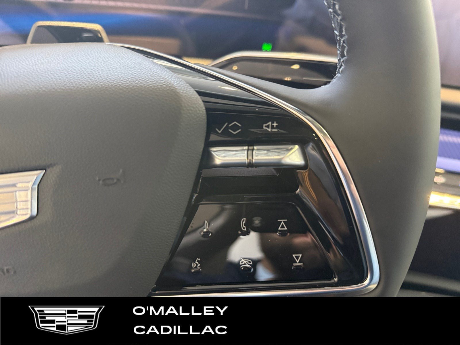 New 2027 Cadillac Optiq Premium Luxury w/ LPO, Floor Liner Package AWD/4WD image 23