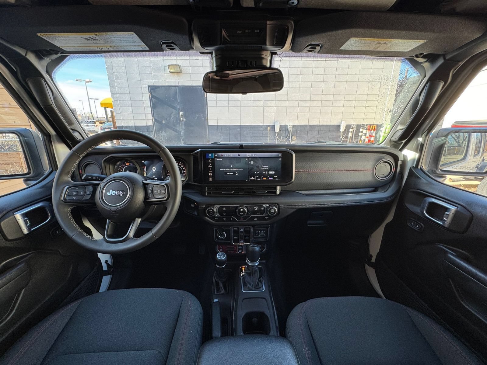 Used 2025 Jeep Wrangler Unlimited Rubicon AWD/4WD image 31