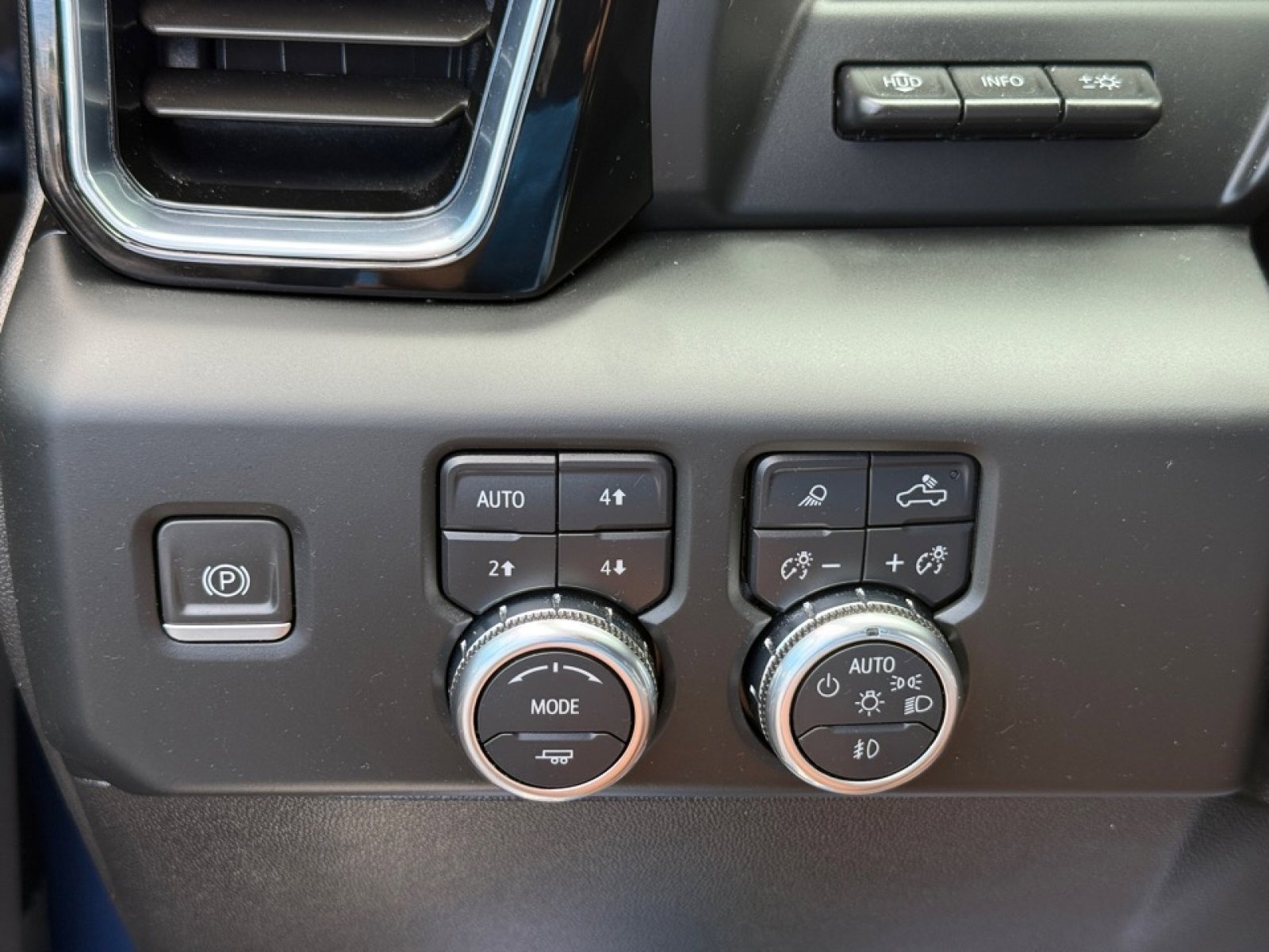 Used 2024 GMC Sierra 2500 Denali w/ Technology Package image 36