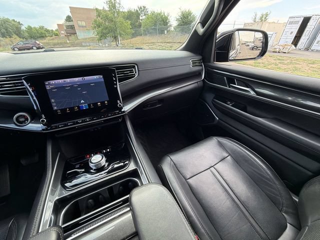 Used 2023 Jeep Wagoneer 4WD image 13