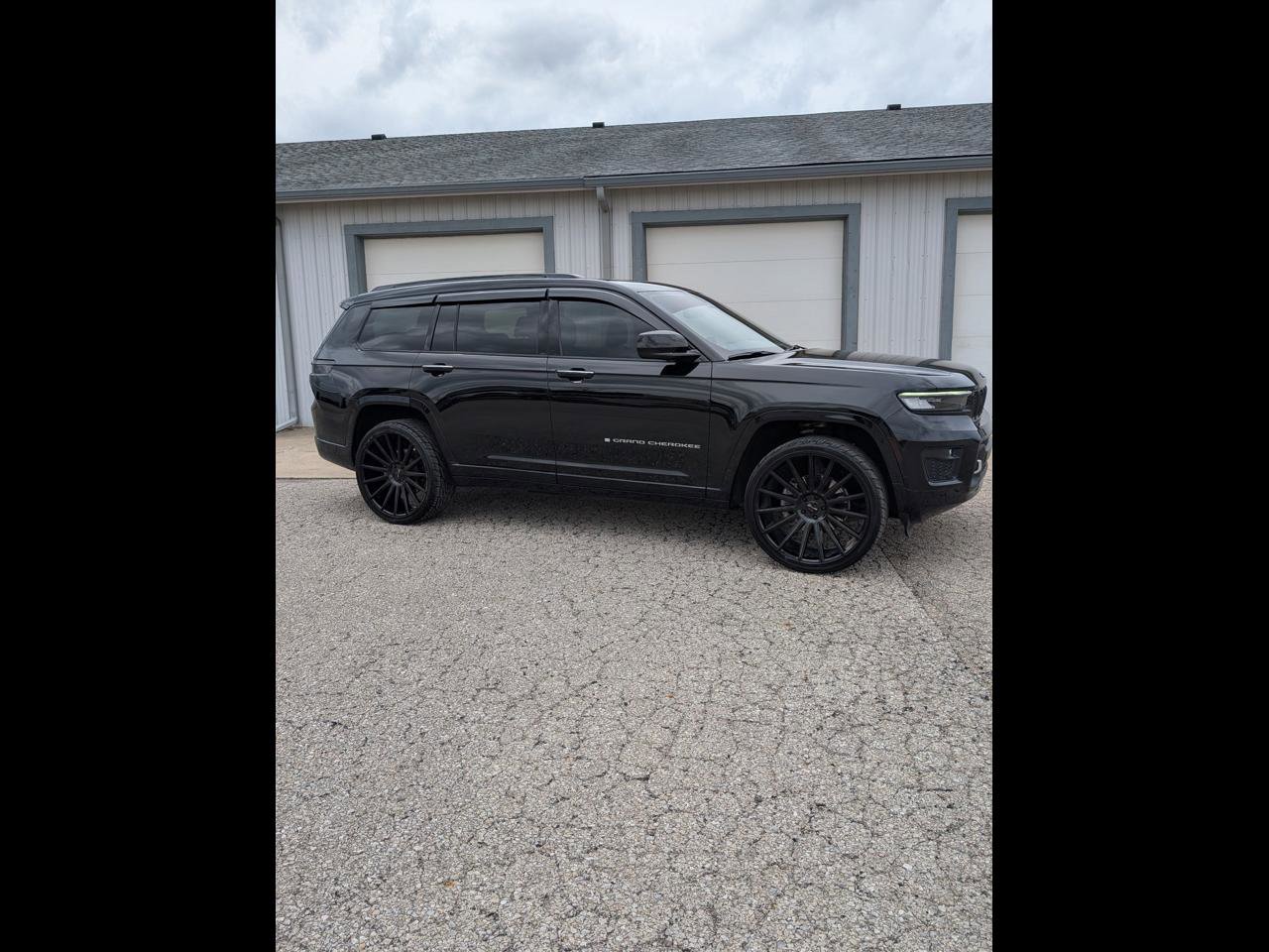 Used 2022 Jeep Grand Cherokee L Overland image 1