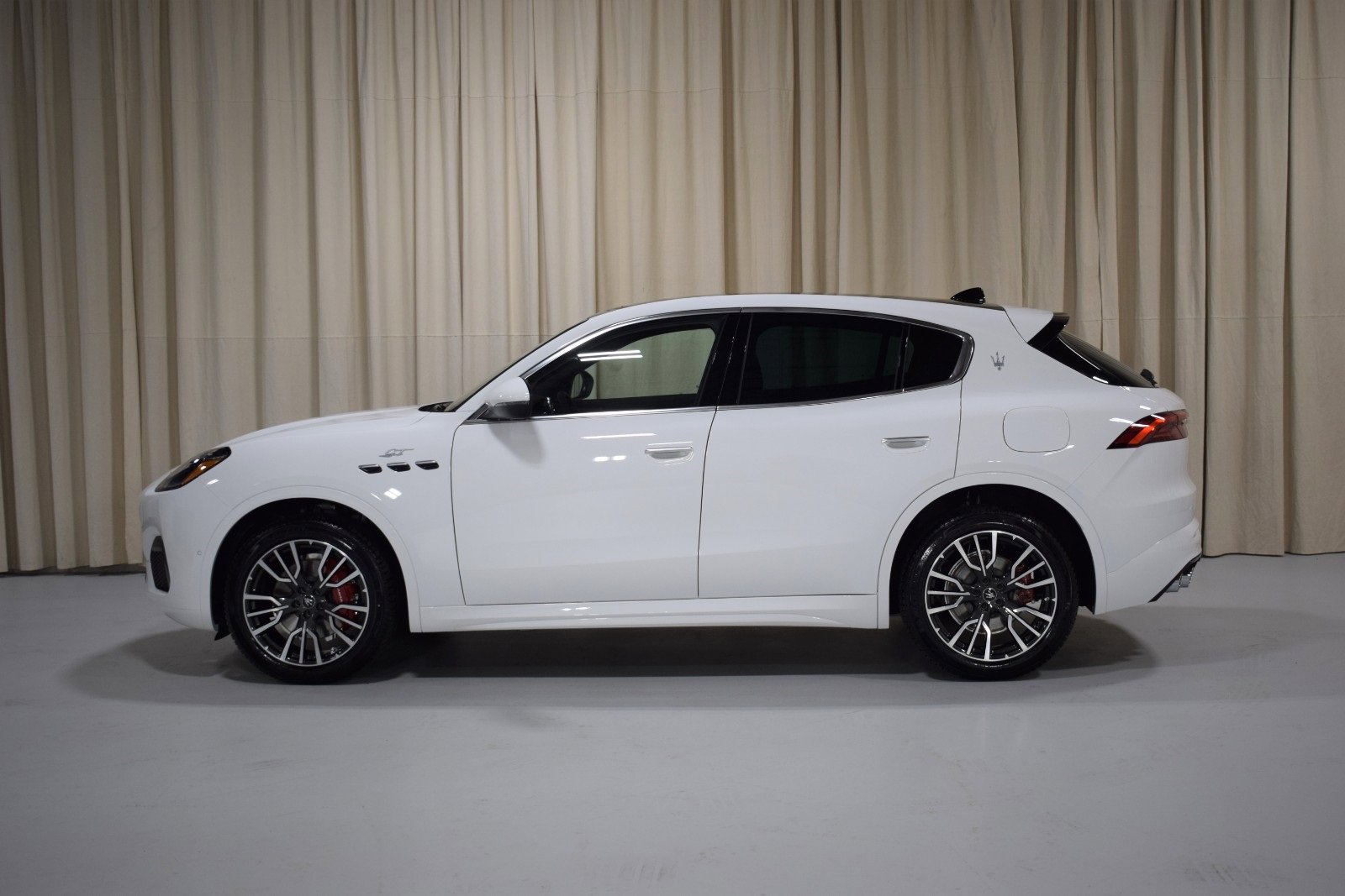 New 2024 Maserati Grecale GT image 4