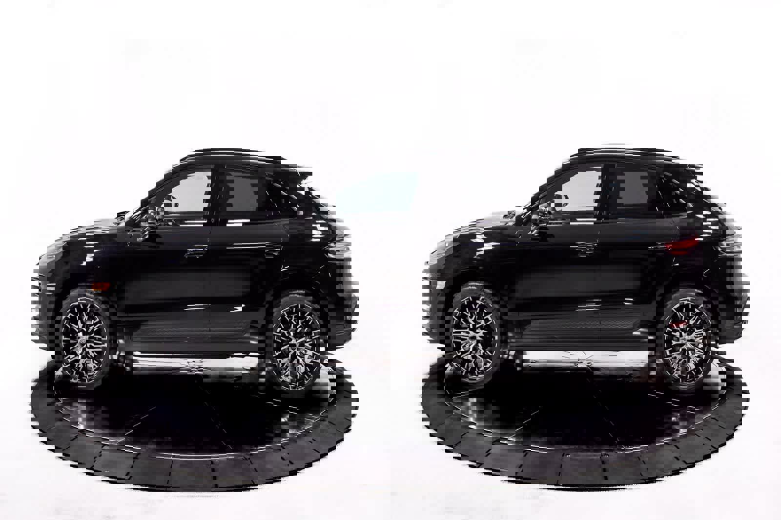 Certified 2026 Porsche Macan image 2