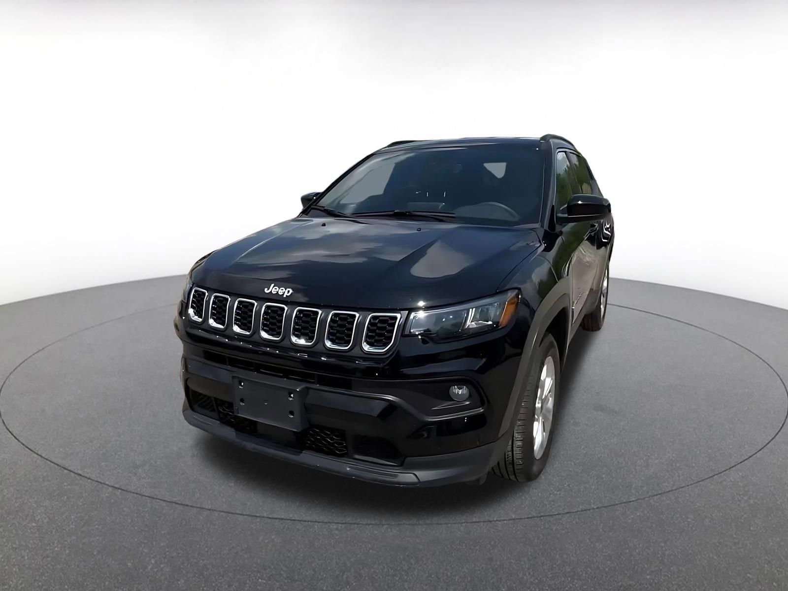 Used 2025 Jeep Compass Latitude AWD/4WD image 7
