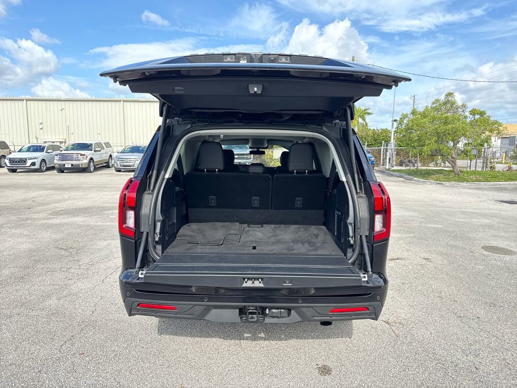 Certified 2025 Ford Expedition Max Active RWD image 29