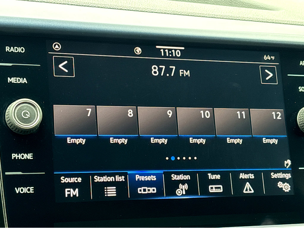 Used 2024 Volkswagen Taos SE FWD image 6