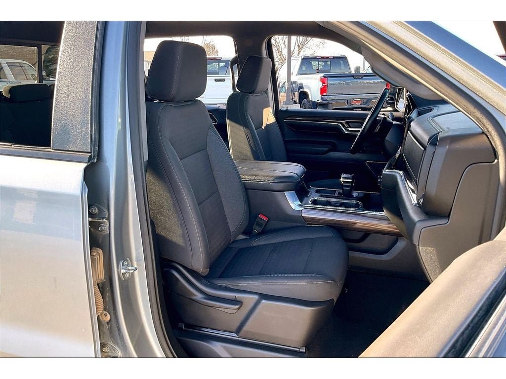 Used 2024 Chevrolet Silverado 1500 LT Trail Boss w/ Convenience Package II AWD/4WD image 8