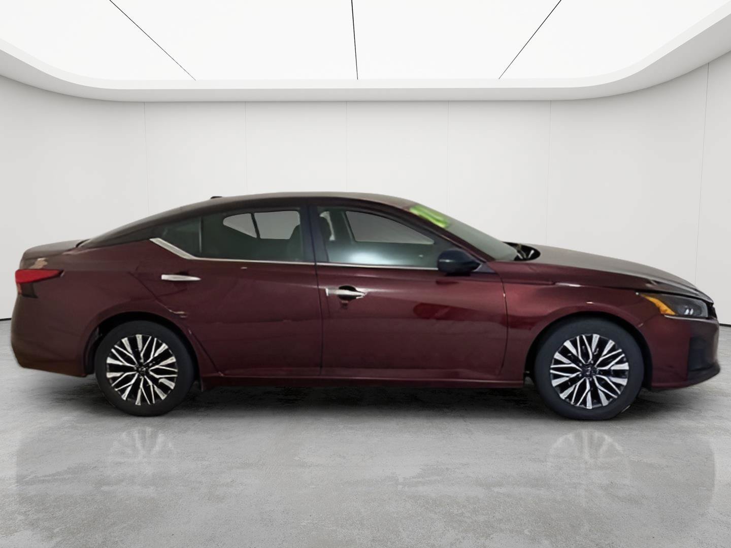 Used 2024 Nissan Altima 2.5 SV FWD image 4
