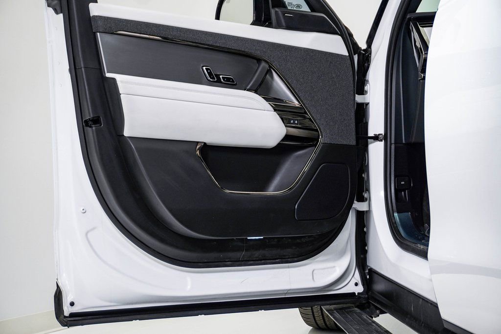 Used 2024 Land Rover Range Rover Sport SE image 25