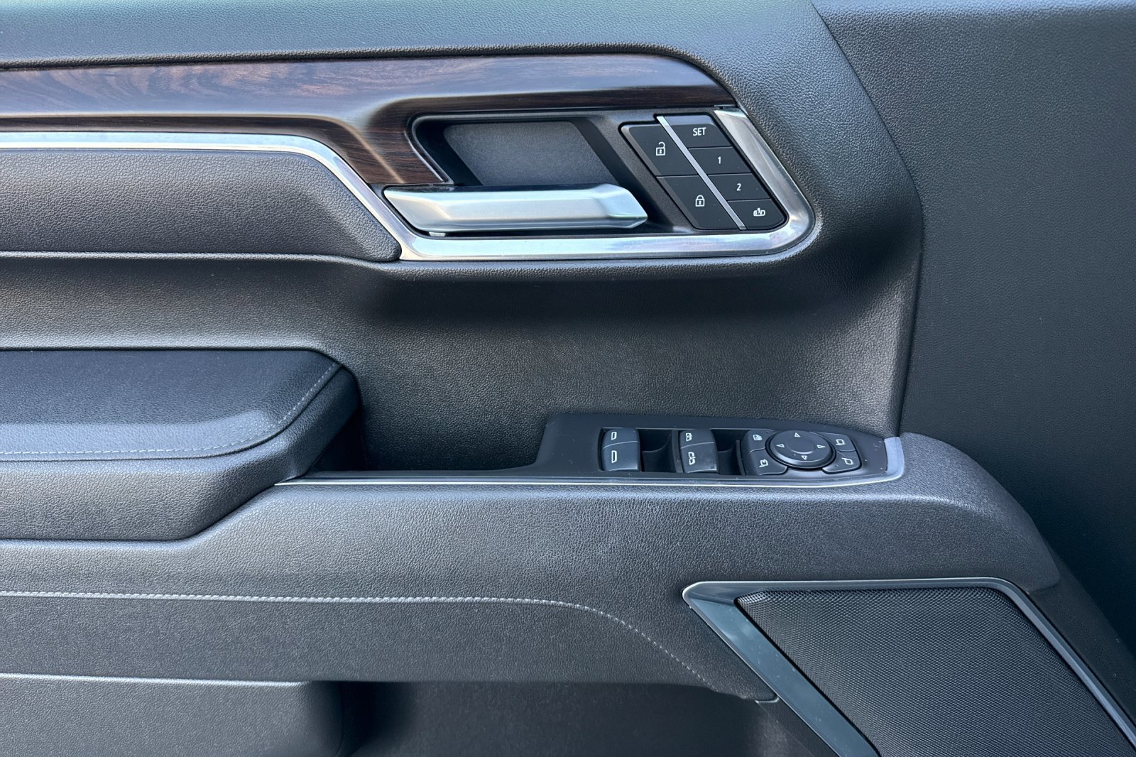 Used 2025 GMC Sierra 1500 SLT image 12