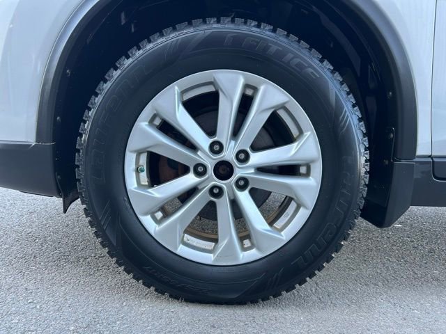 Used 2015 Nissan Rogue SV image 10