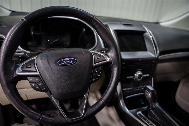 Used 2018 Ford Edge Titanium w/ Technology Package AWD/4WD image 12