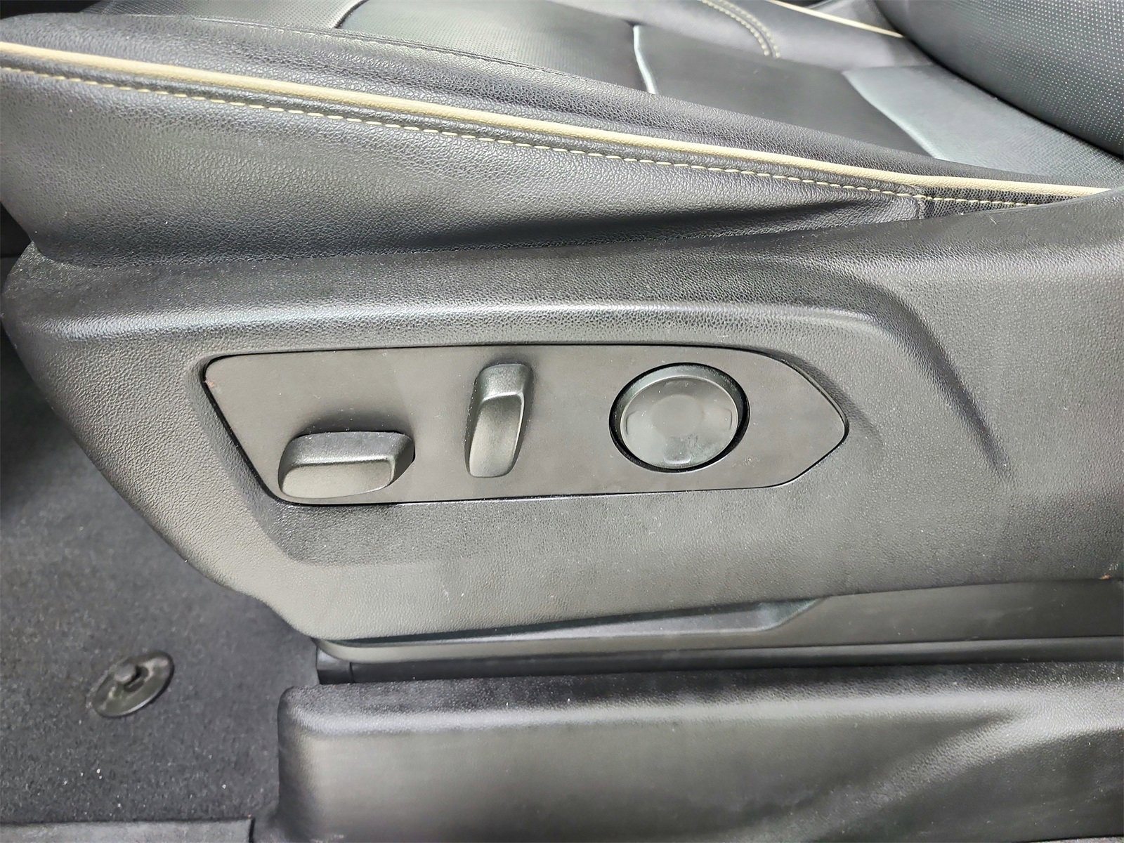 Used 2023 Chevrolet Suburban Premier image 20