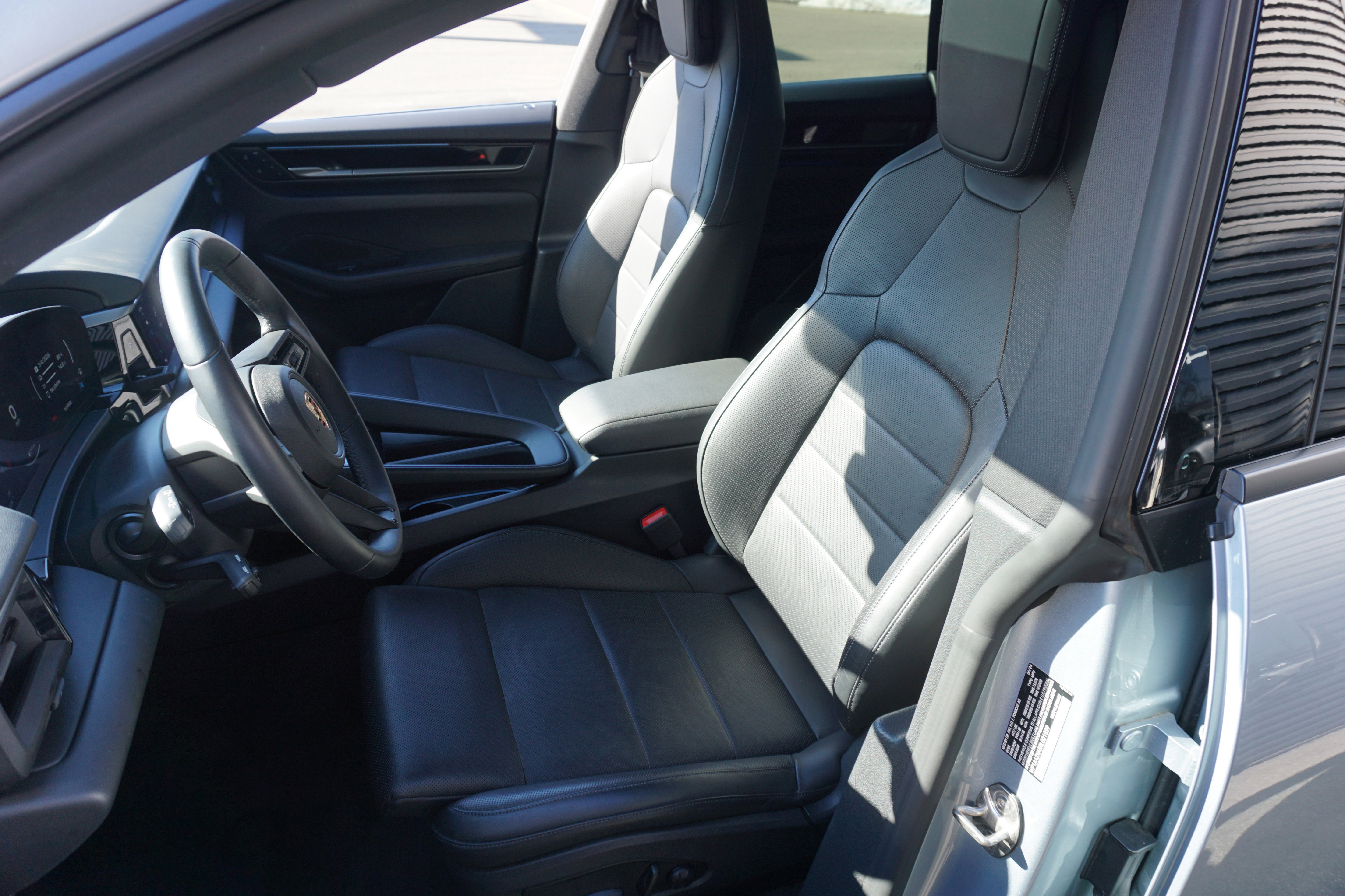 Certified 2024 Porsche Macan 4 Electric image 5