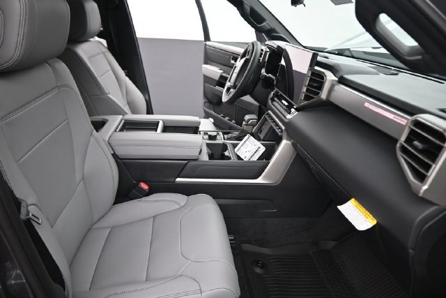 Used 2026 Toyota Tundra Limited AWD/4WD image 14