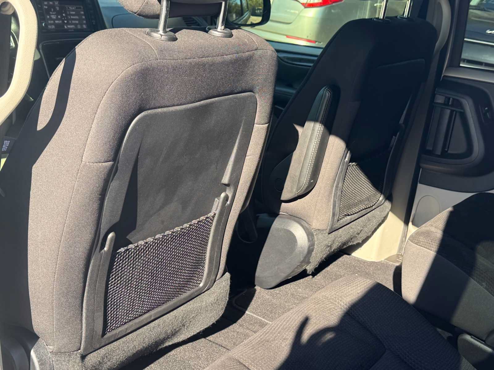Used 2019 Dodge Grand Caravan SE w/ UConnect Hands-Free Group FWD image 18