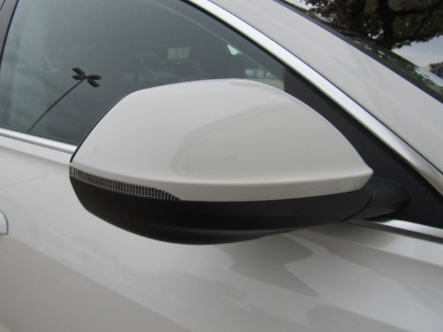 Used 2022 Audi Q8 Premium image 25