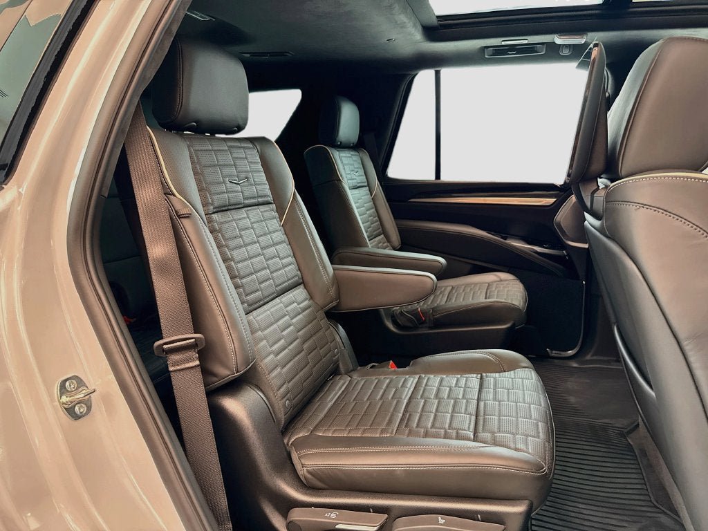 New 2026 Cadillac Escalade V w/ LPO, ONYX Package AWD/4WD image 18