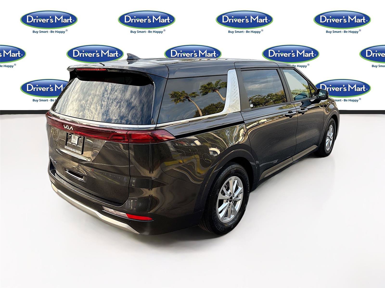 Used 2022 Kia Carnival LX image 7