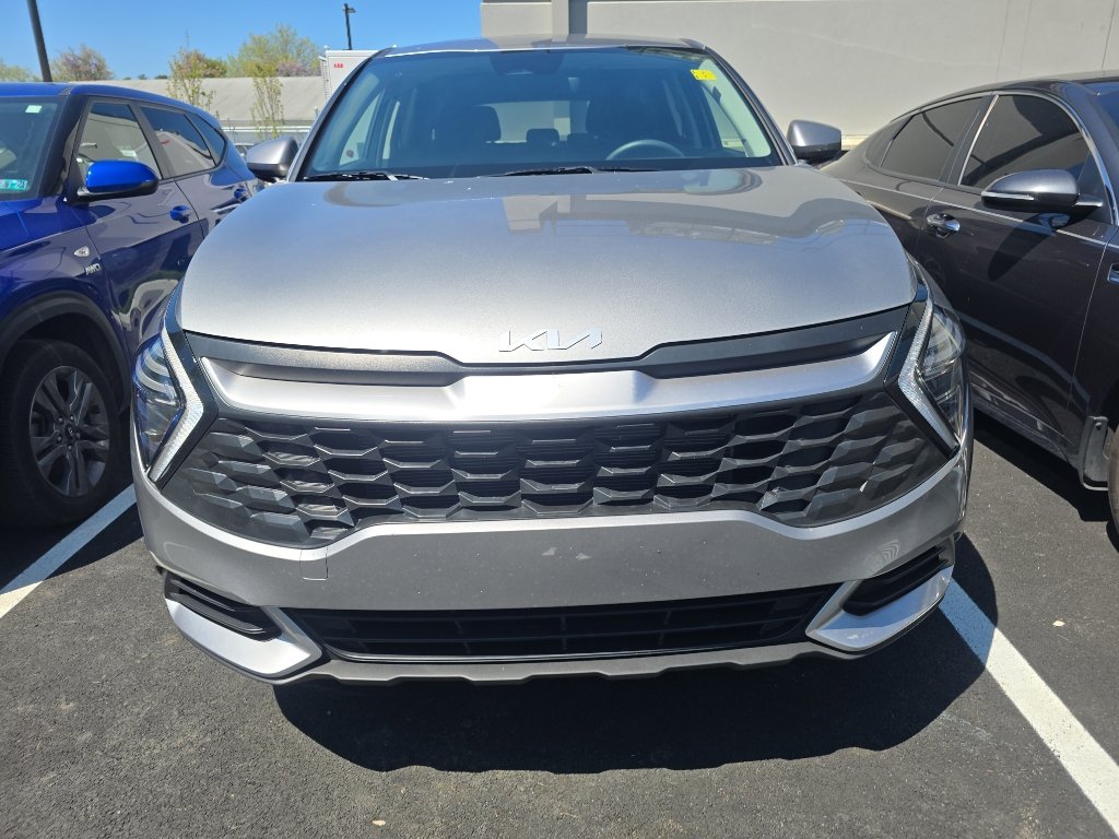 Used 2025 Kia Sportage LX image 3