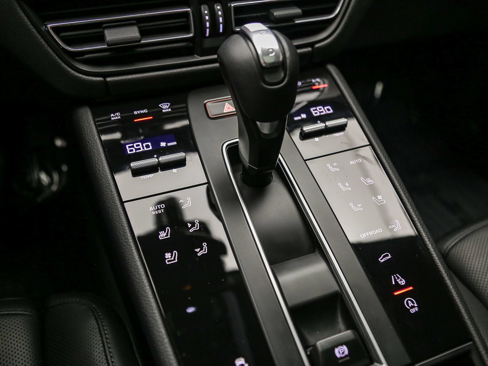 Certified 2026 Porsche Macan AWD/4WD image 31
