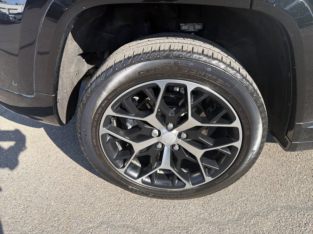 Used 2023 Jeep Grand Cherokee Summit AWD/4WD image 32