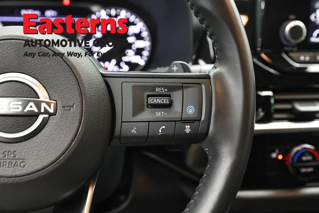 Used 2025 Nissan Pathfinder SV FWD image 16
