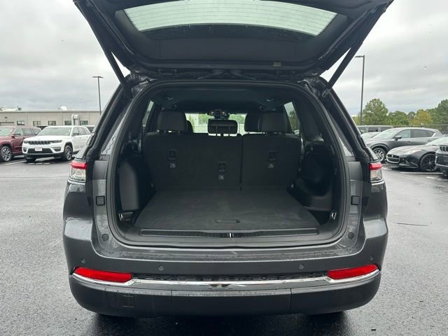 Used 2025 Jeep Grand Cherokee Limited image 14