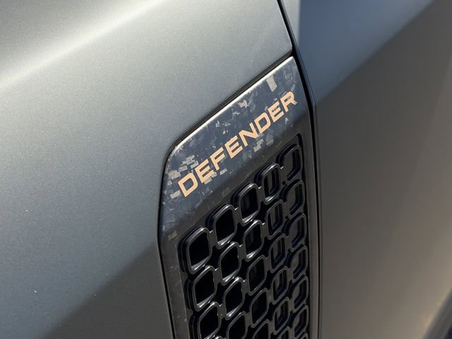 Used 2025 Land Rover Defender 110 AWD/4WD image 34