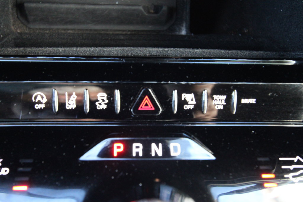 Used 2023 Jeep Wagoneer Series III w/ Preferred Equipment Group AWD/4WD image 28