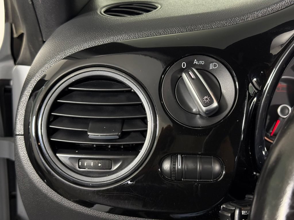 Used 2018 Volkswagen Beetle 2.0T S w/ Style & Comfort Package For S FWD image 18
