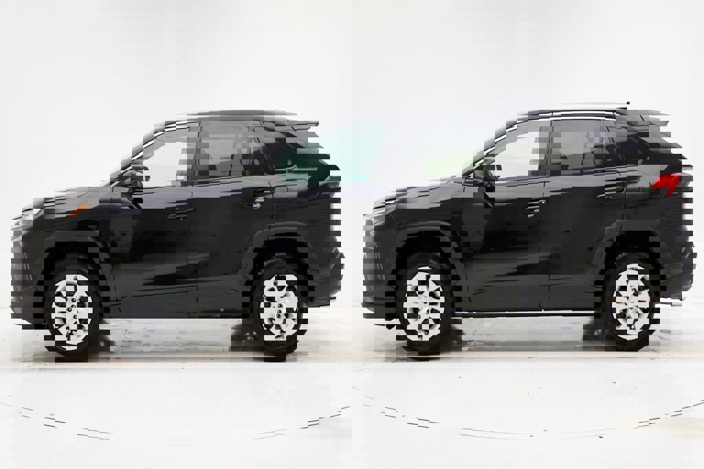 Used 2024 Toyota RAV4 LE image 5