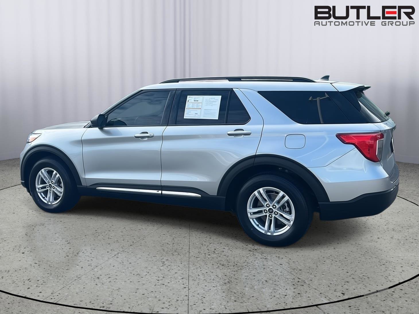 Certified 2024 Ford Explorer XLT RWD image 3