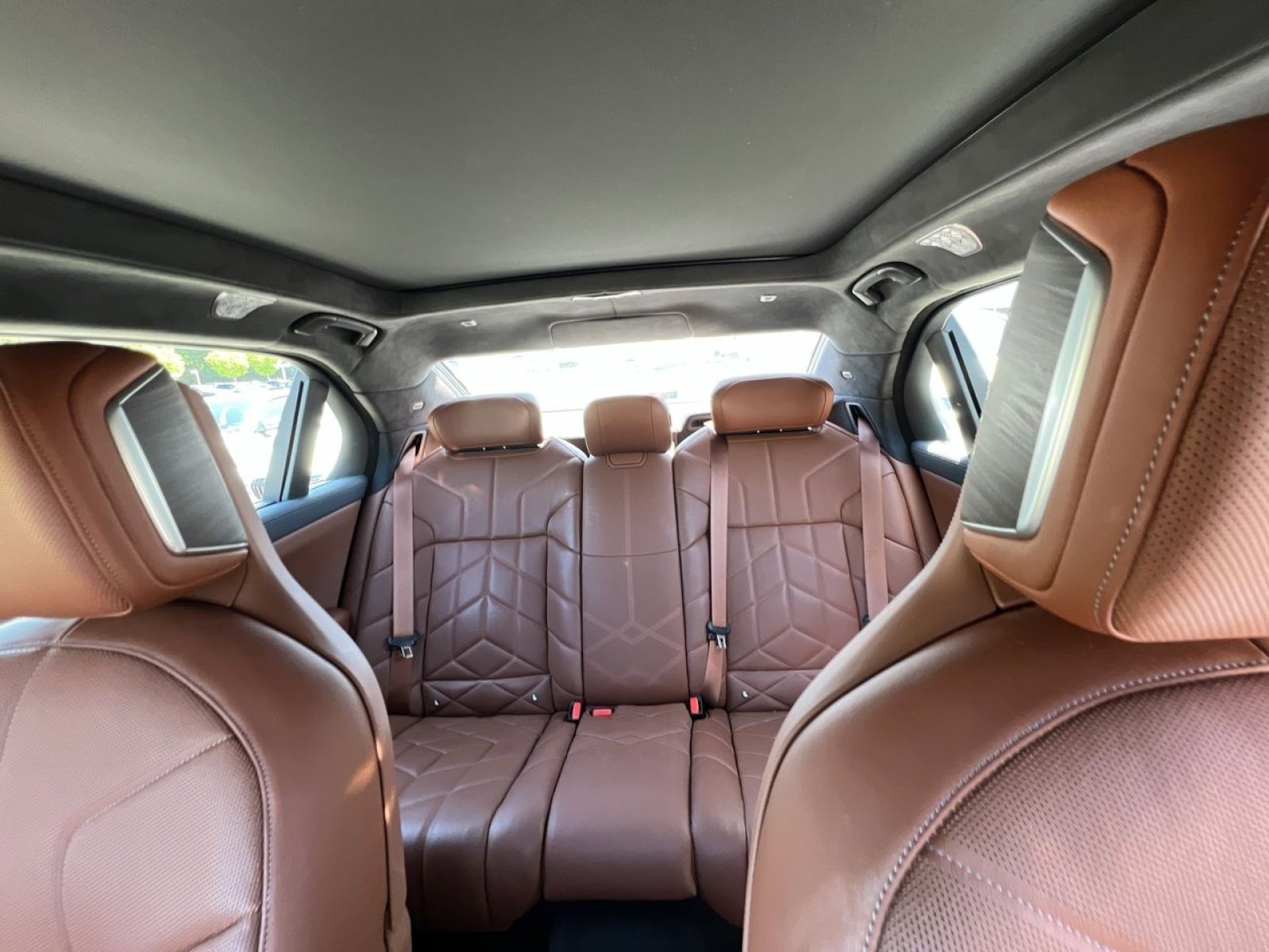 Used 2024 BMW i7 xDrive60 w/ Executive Package AWD/4WD image 5